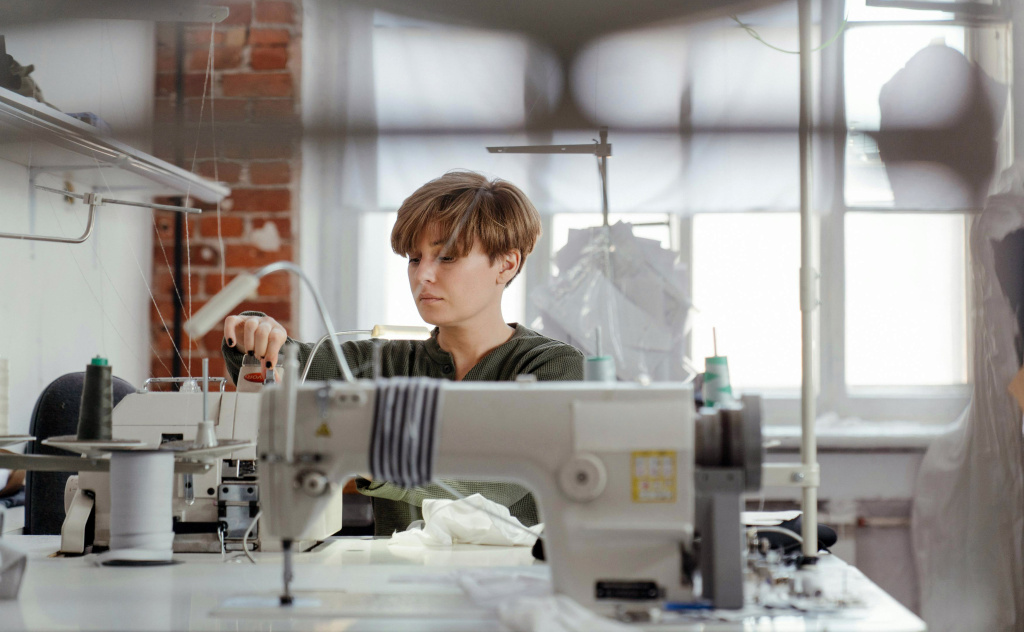 Профессиональный арсенал 15 нужных инструментов для швеи