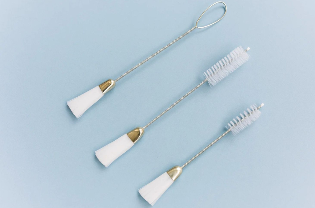 ТОП-10 расходников для швейной машины - чистящие кисточки