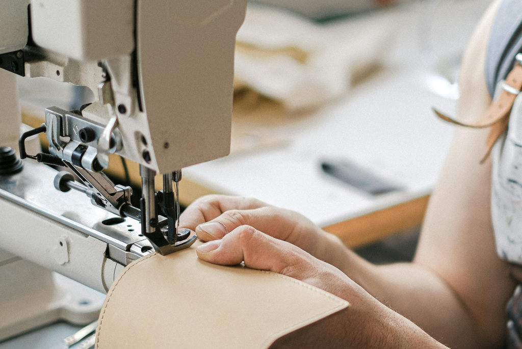 Что такое рукавная швейная машина - о назначениях и видах Что такое рукавная швейная машина - о назначениях и видах