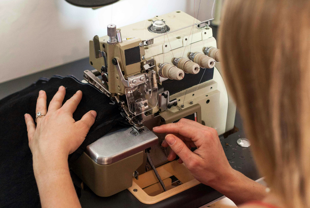 Как выбрать оверлок для пошива трикотажа